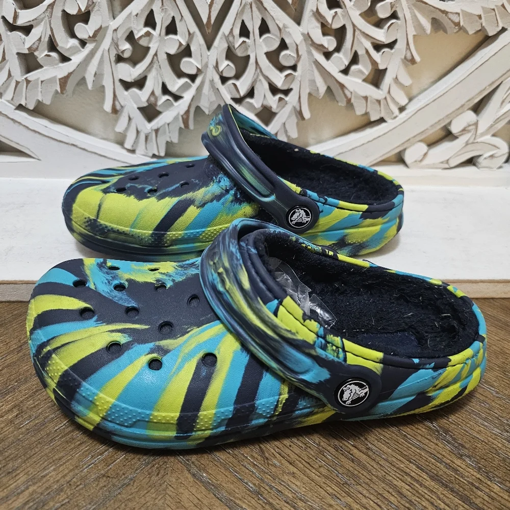 CROCS Kids Tie-Dye Blue and Yellow Fuzzy Lined Clogs